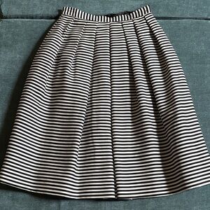 Gianni Bini Black and White Striped skirt